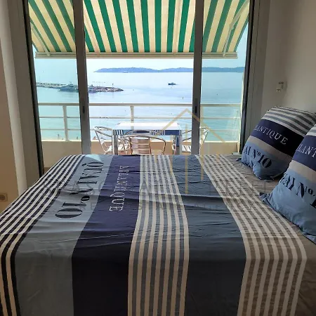 Vue Imprenable Sur La Mer, Face A La Plage, Centre-ville * Sainte-Maxime